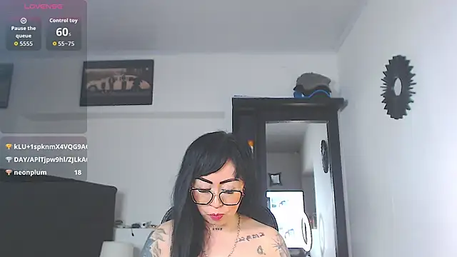 Онлайн чат XXX Vicky_hotmilf