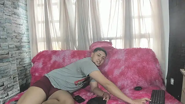 NoahAndBunny's Live XXX Chat