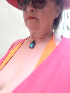 Hot-Muci's Live XXX Chat