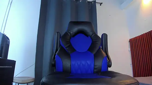 Show modela Max_hotlatin2 na web-kameri