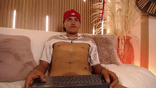 Show modela Ikaika_Kalani na web-kameri