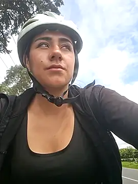 CAROLINE__07 লাইভ XXX চ্যাট