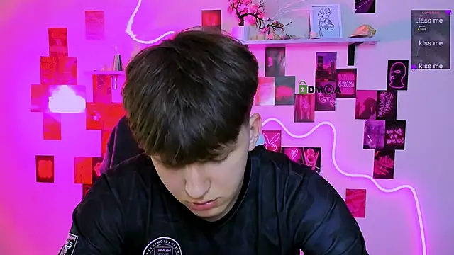 travis_wolf_ Chat XXX in diretta