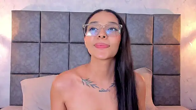 Chat +18 de Roseaurora ao vivo