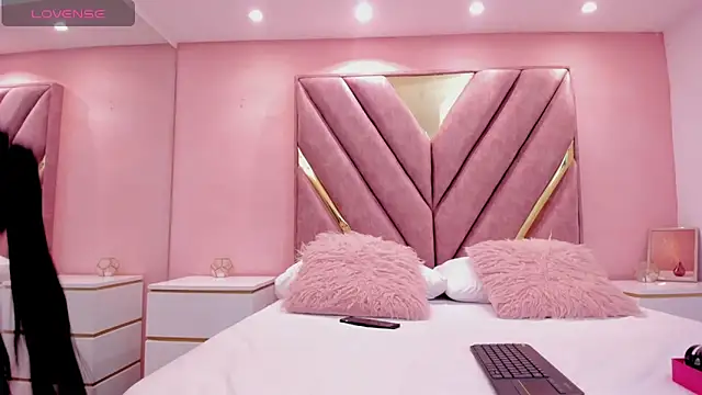 chloe_larson Adlı Modelin Canlı XXX Sohbeti