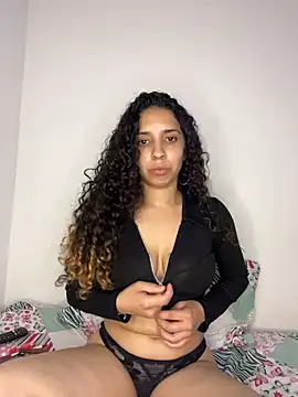 katniss_everdeen_ Adlı Modelin Canlı XXX Sohbeti