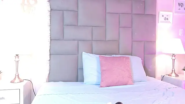 Noah_Bells Adlı Modelin Web Kamerası Şovu