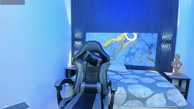 Dark_Desiree18 Show in webcam