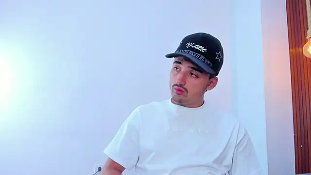 Hadrian_Torres' Webcam Show