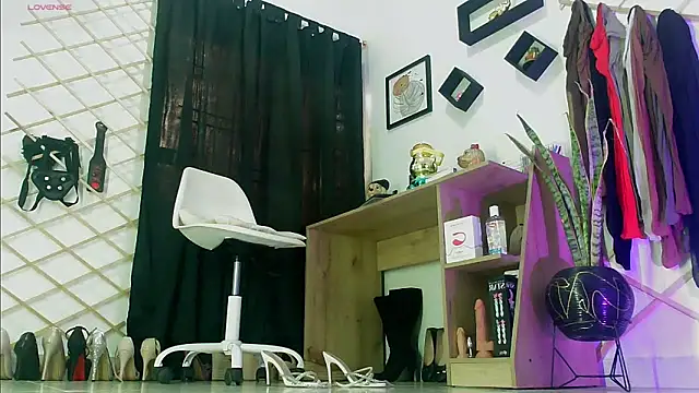 myla_sarah's Live XXX Chat