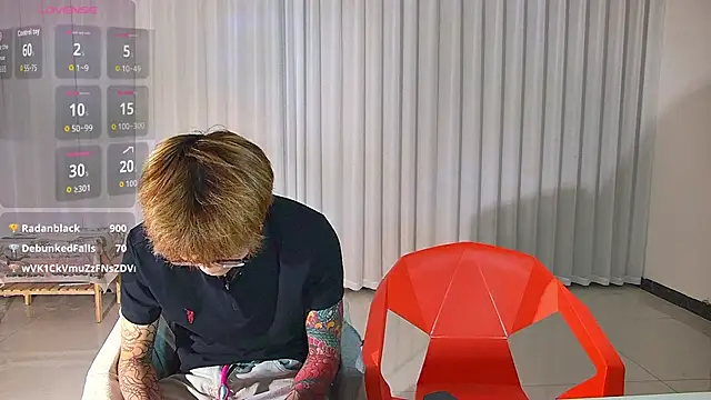 KK-cuteboy élő XXX-chatje