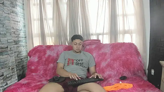 Show modela NoahAndBunny na web-kameri