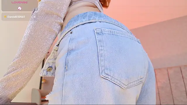 april_rousse 现场XXX聊天