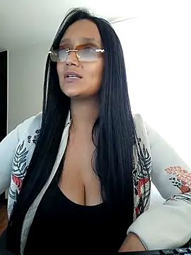 Esmeralda333 – Live XXX-chat