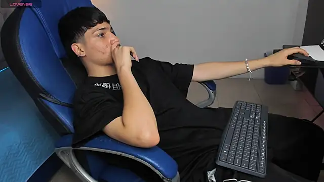 SamBlack_ élő XXX-chatje