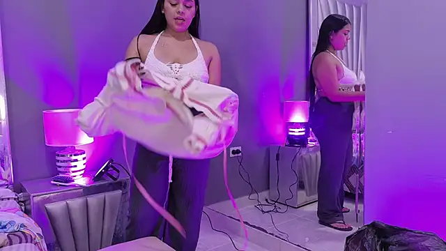 Онлайн чат XXX HatsaJones