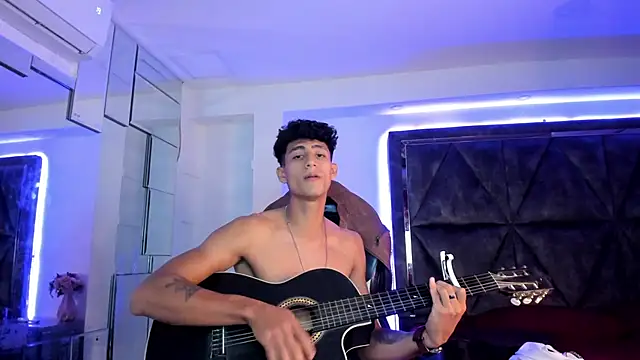 Czat XXX na żywo – MaxiimoRomano_