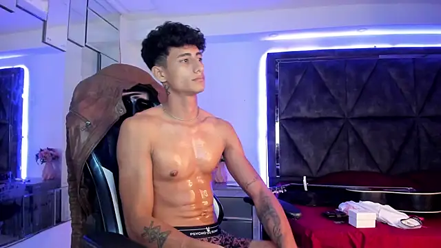 MaxiimoRomano_ 网络视讯表演