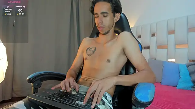 Alessandro_Abruzzo: διαδικτυακό σόου στην κάμερα