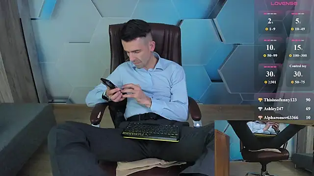 XXX chat uživo modela SteveTiger