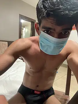 Chatroom XXX en direct de BadBoyTom78