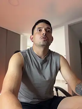 TroyeSavage 라이브 XXX 채팅