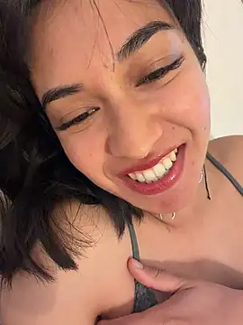 Chat +18 de BitchyBratxxx ao vivo