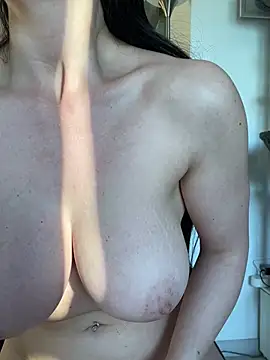 Онлайн чат XXX JolieBee