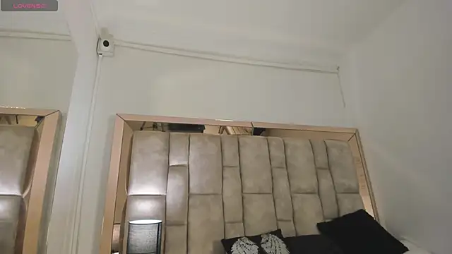 Titan_Moreno_ Pertunjukan Webcam