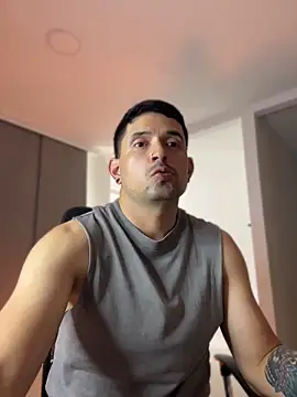 Chat +18 de TroyeSavage ao vivo