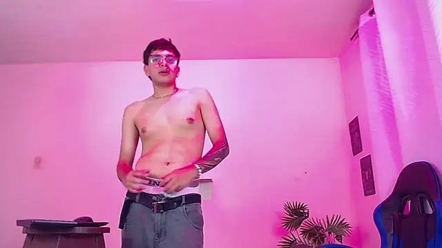 maax_18 élő XXX-chatje