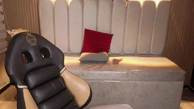 _Mia_Evans_1's Live XXX Chat