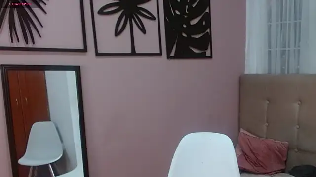 amara_rousse1 Adlı Modelin Canlı XXX Sohbeti