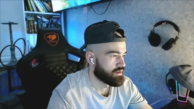 _Mostly_ Live XXX-chat