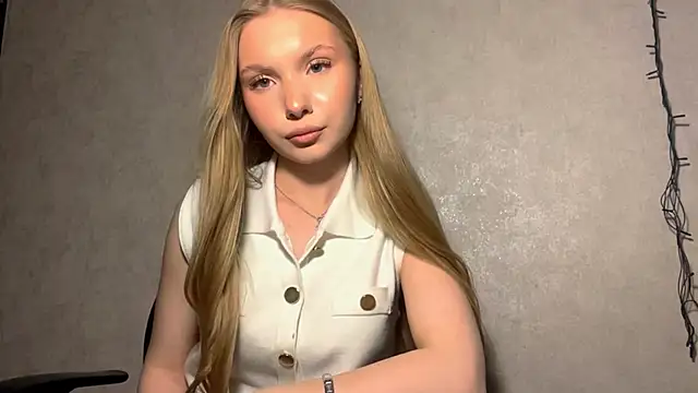 CarolineNine লাইভ XXX চ্যাট