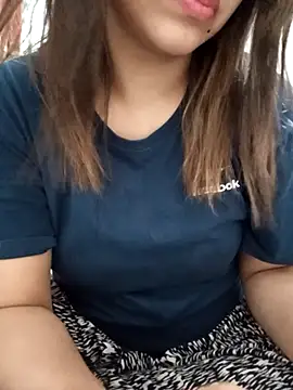 Tanha18 লাইভ XXX চ্যাট