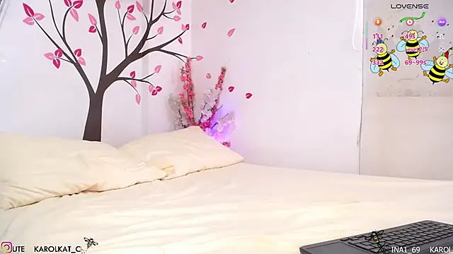 Karolina_1 লাইভ XXX চ্যাট