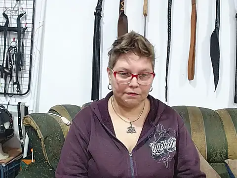 Онлайн чат XXX Leah_R