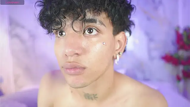 Pokazy przed kamerką – noah_travis