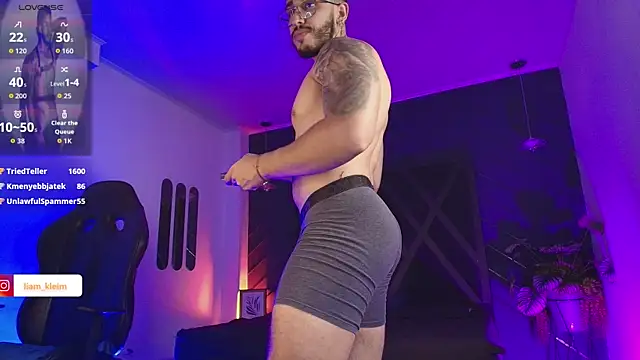 Liam_Kleiin: διαδικτυακό σόου στην κάμερα