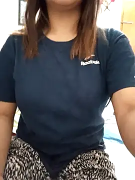 Tanha18 লাইভ XXX চ্যাট