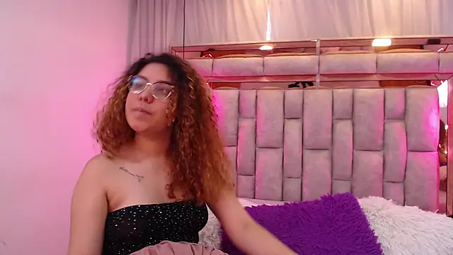 Chatroom XXX en direct de AllisonAdams_