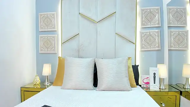 KarinaaCoxx's Live XXX Chat