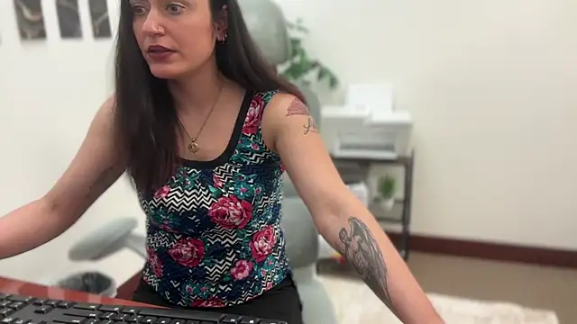 Czat XXX na żywo – YourQueen18