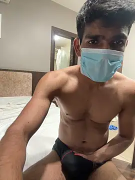 BadBoyTom78 Adlı Modelin Canlı XXX Sohbeti