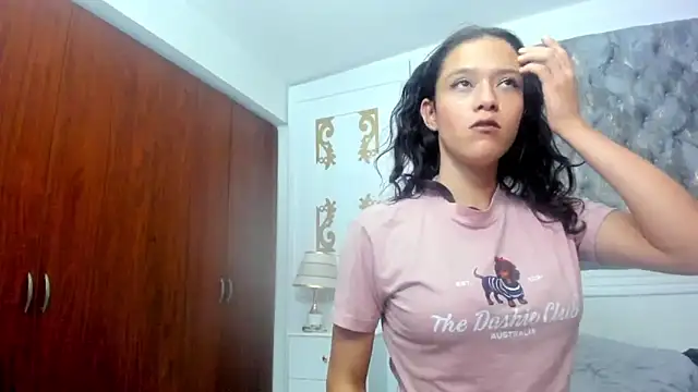 LunaWarner18 লাইভ XXX চ্যাট