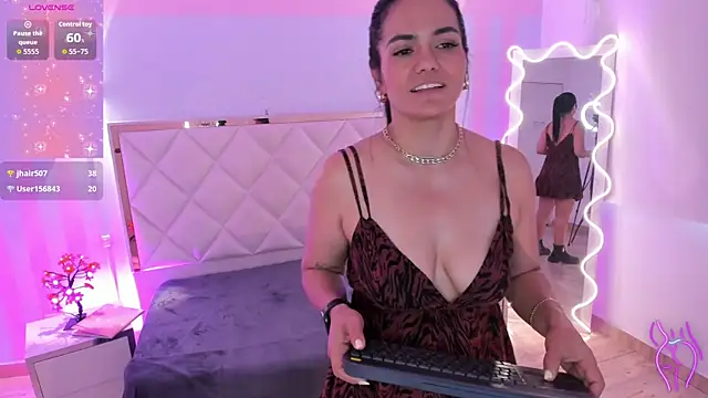 Rosalind_tay লাইভ XXX চ্যাট