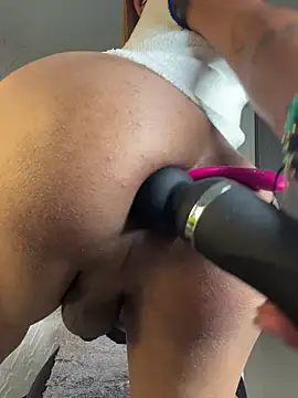 miss_tatiana_: διαδικτυακό σόου στην κάμερα