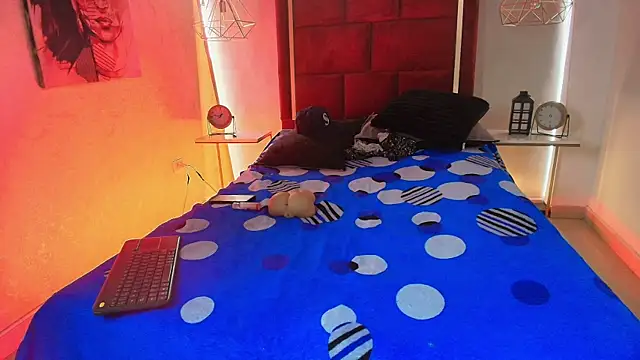 Thonixxx_mr: διαδικτυακό σόου στην κάμερα