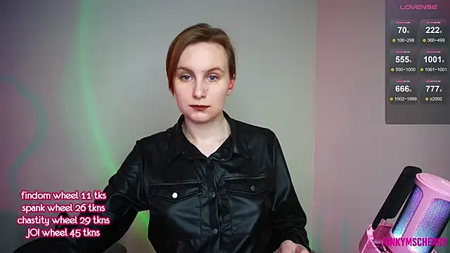 Chat +18 de KinkyMissCherry ao vivo